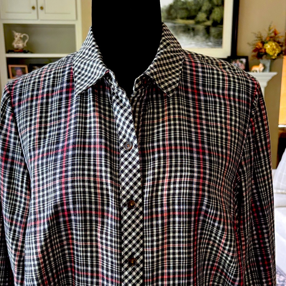 Women’s plaid Button up Shirt